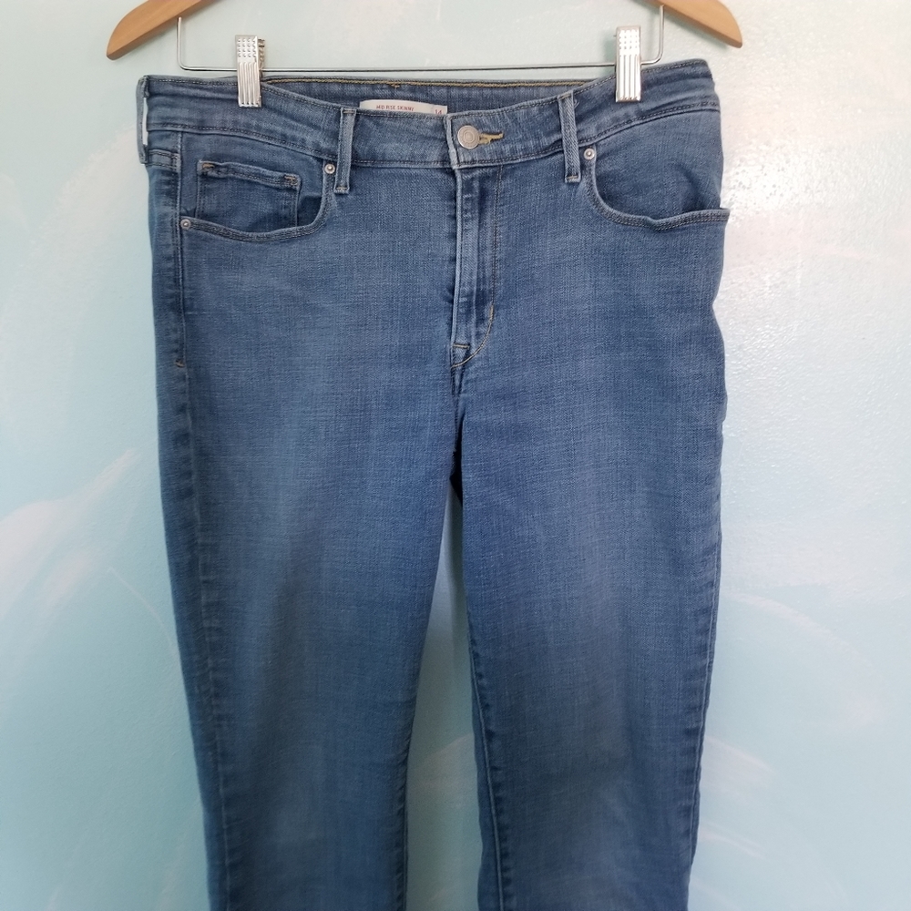 Levi's Mid Rise Skinny Jean